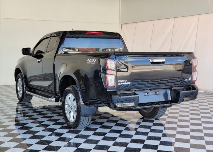 Used 8
                    ISUZU
                     for Sale Image