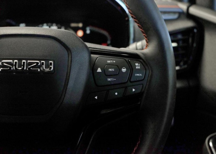 Used 1
                    ISUZU
                     for Sale Image